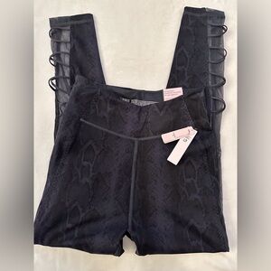 NWT Victoria’s Secret Incredible Essential Legging